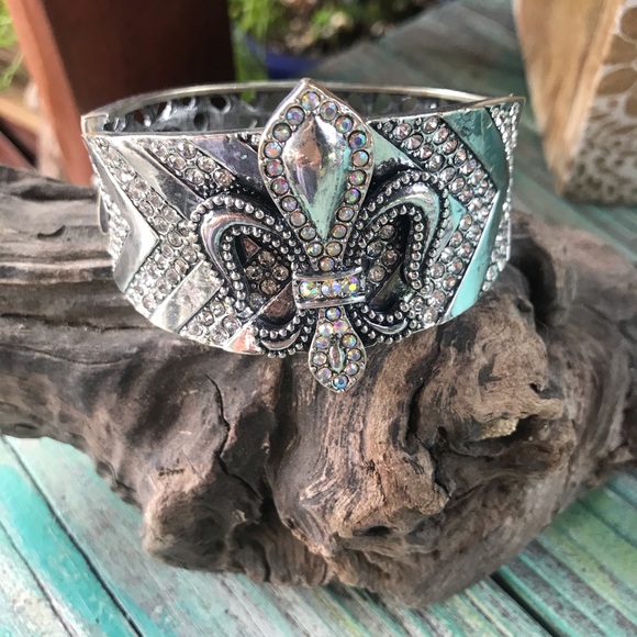 👑 Stunning Bracelet embellished with Crystals Fluer De Lis - Picture 5 of 8